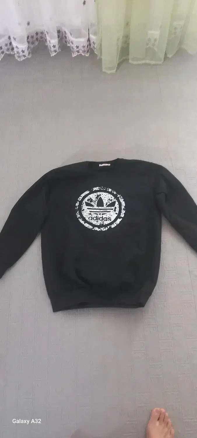 دورس آیداس|لباس|هشتگرد, مدرس|دیوار