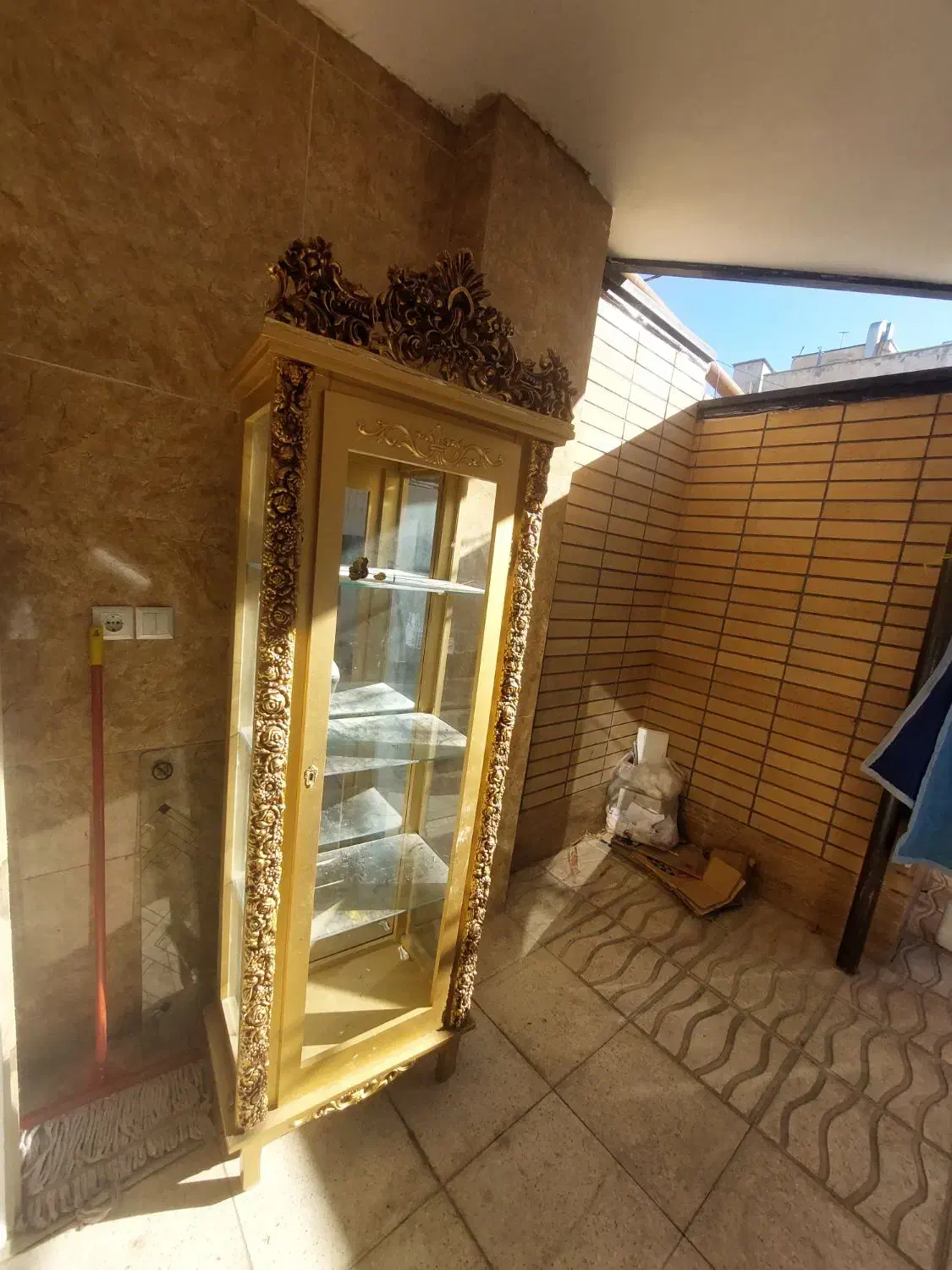 دکور،ویتریت شیشه ای طلایی مخصوص پذیرایی|بوفه، ویترین، کنسول|شهرکرد, |دیوار