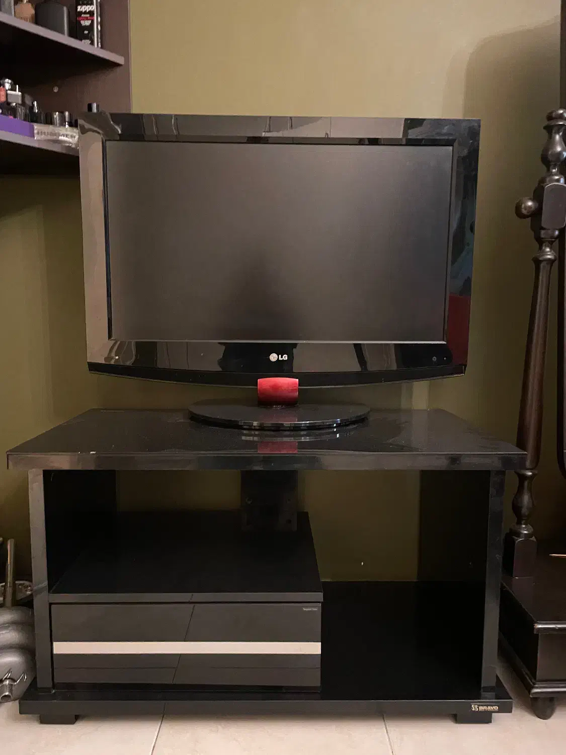 تلویزیون ۳۲ اینچ ال جی همراه میز|تلویزیون و پروژکتور|بابل, |دیوار