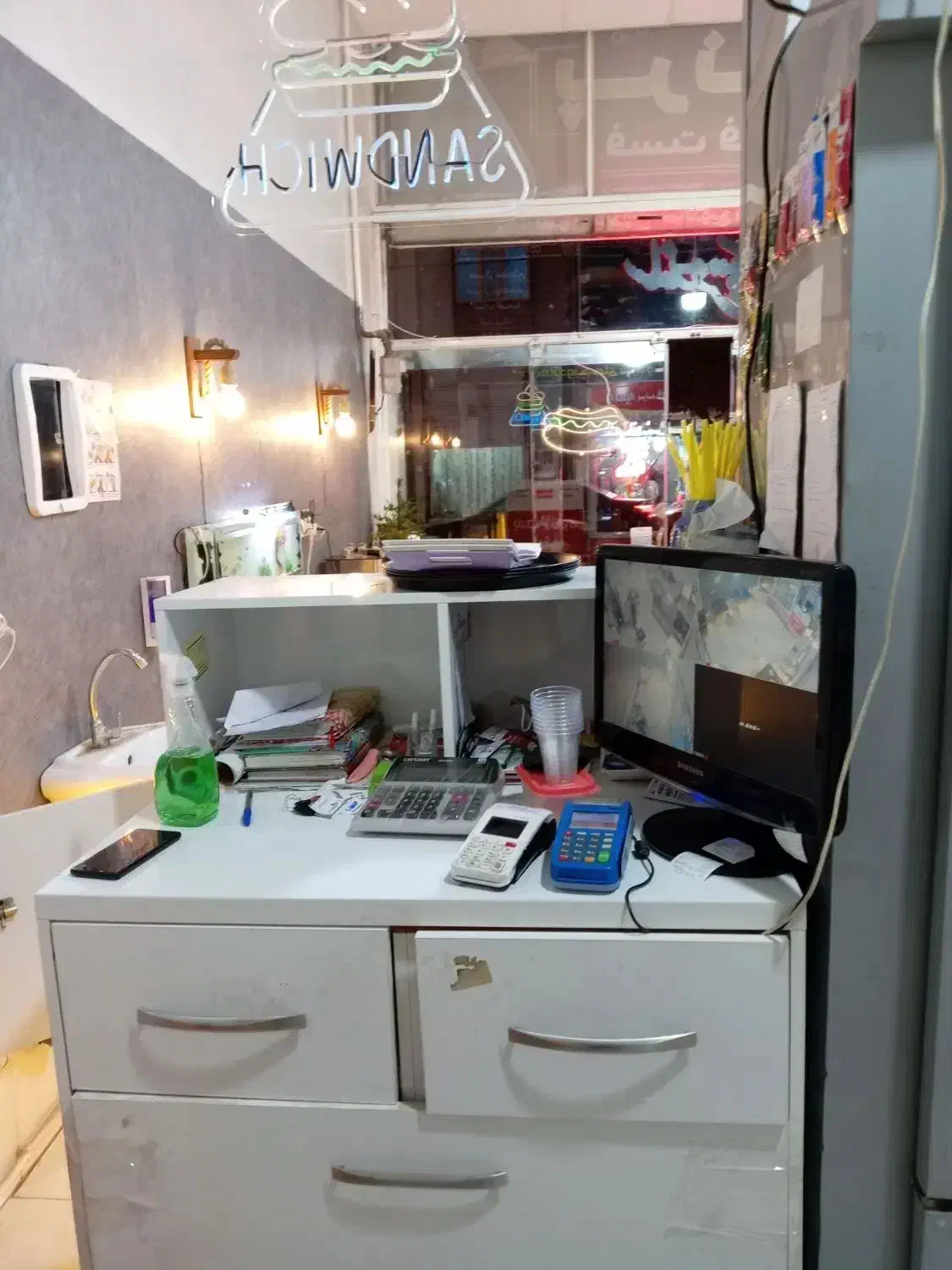 واگذاری ساندویچی باتمام وسایل|اجارهٔ مغازه و غرفه|قوچان, |دیوار