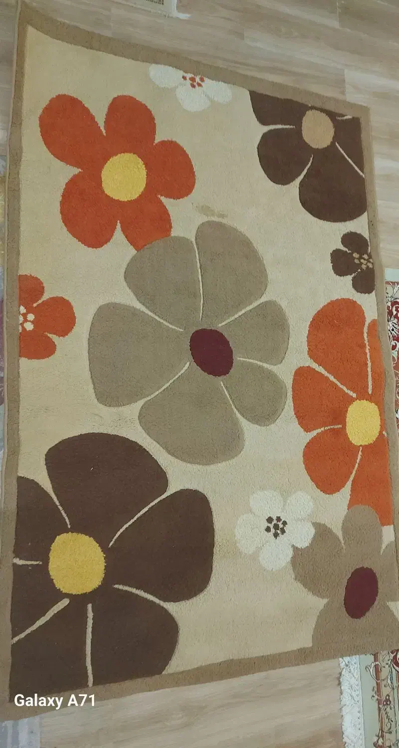 قالیچه  به ابعاد  دو متر و بیست در یک ونیم متر|فرش|گلبهار, شهر جدید گلبهار|دیوار