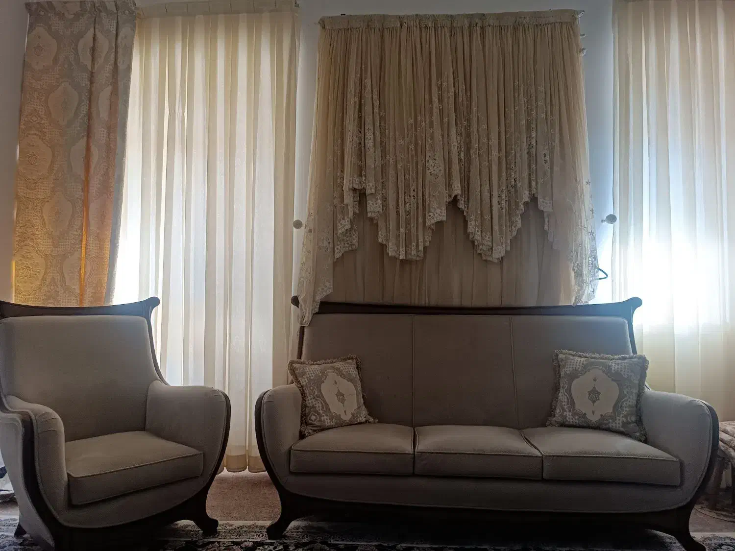 مبل هفت نفره با دستک پرده ترک|مبلمان خانگی و میز عسلی|زاهدان, |دیوار