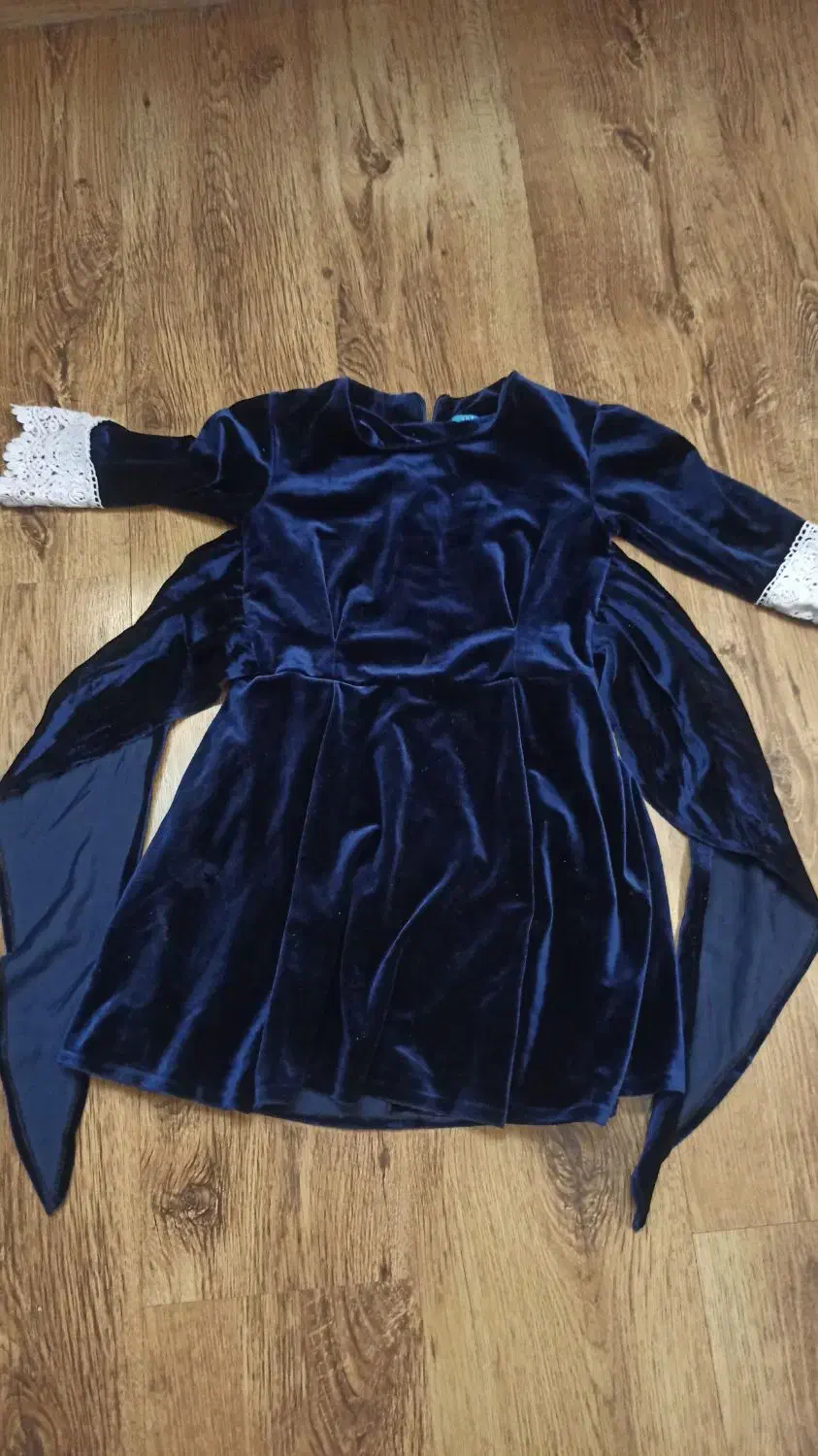 لباس دخترانه ششتا هشت سال بستگی به جثه داره|کفش و لباس بچه|کرج, گوهردشت|دیوار