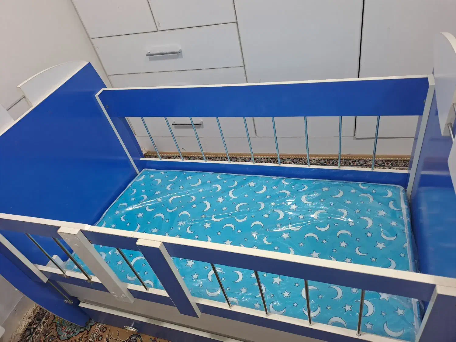 تخت و گهواره کودک همراه تشک|تخت و سرویس خواب|دزفول, |دیوار