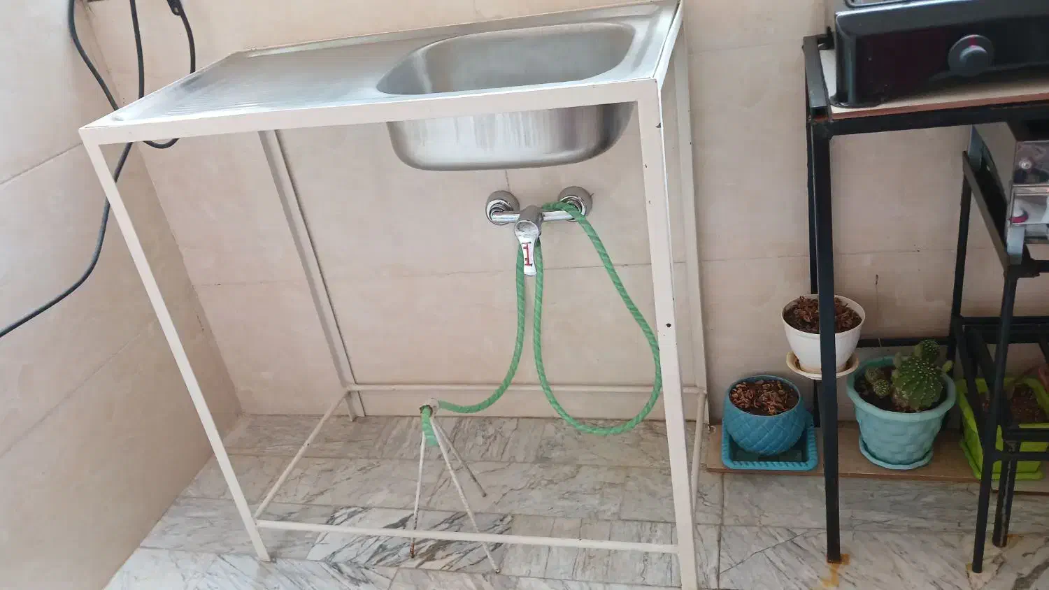 سینک تک لگن تمیز همراه با پایه و درب ورودی زیبا|مصالح و تجهیزات ساختمان|قم, انسجام|دیوار