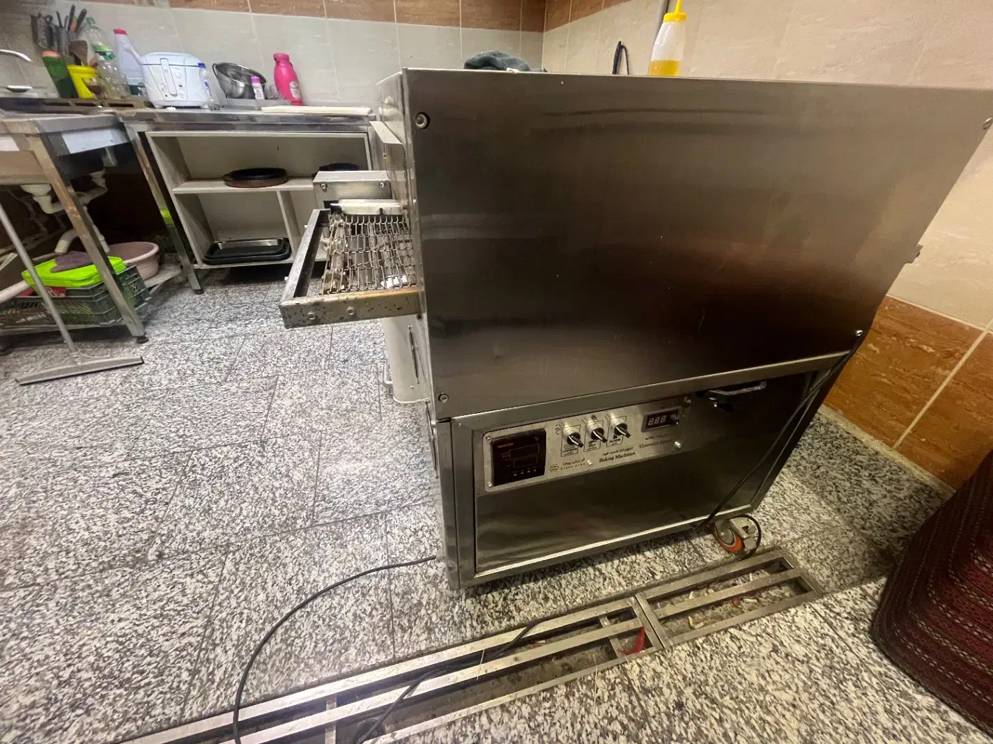 تجهیزات فست فود و آشپزخانه|کافی‌شاپ و رستوران|پرند, فاز ۲|دیوار