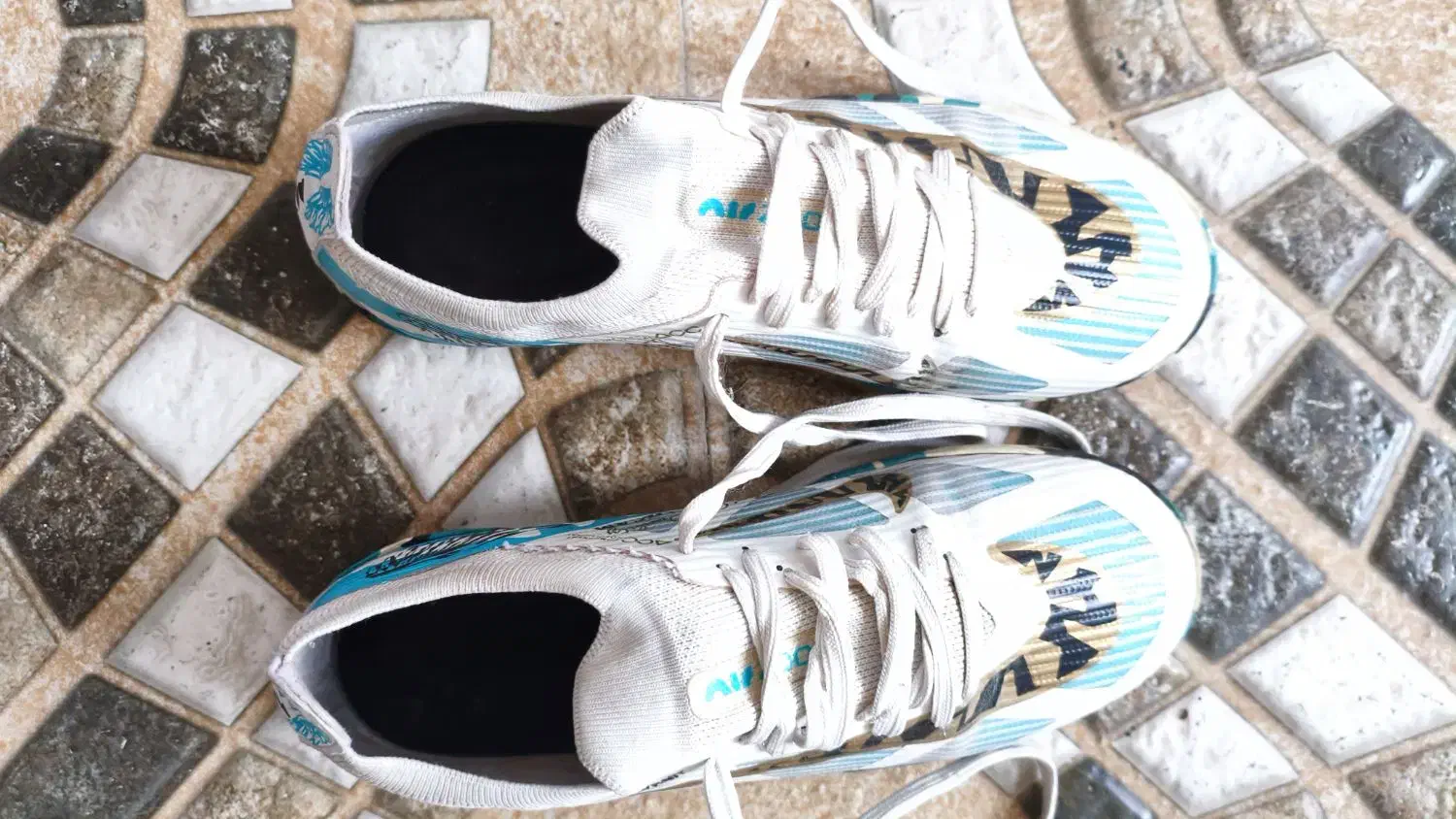 کتونی فوتبال سالنی|کیف، کفش، کمربند|هشتگرد, گلسار|دیوار