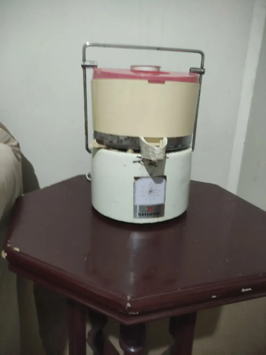 آب میوه گیری|آبمیوه‌گیر و آب‌مرکبات‌گیر|شیراز, کوشک میدان|دیوار