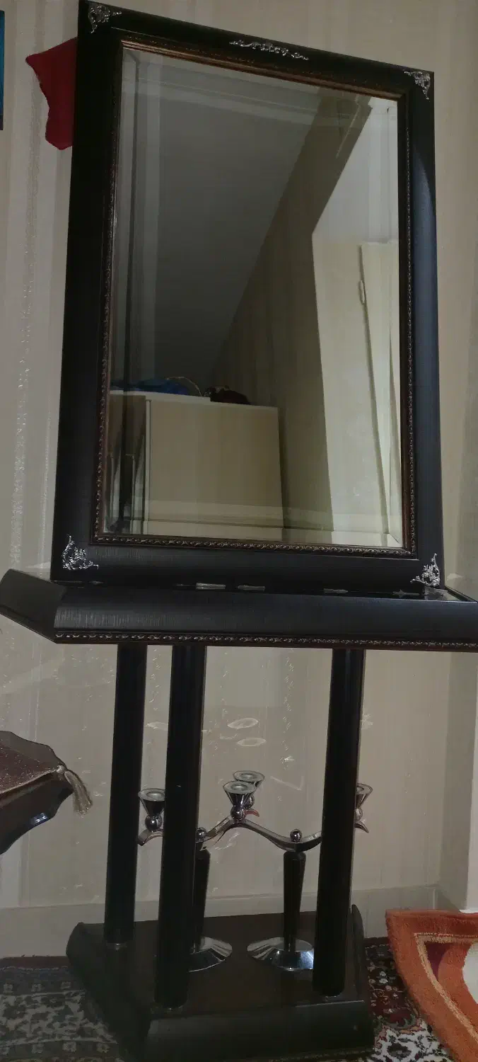 آیینه دور چرمی به همراه شمعدان وکنسول|بوفه، ویترین، کنسول|تهران, نارمک جنوبی|دیوار
