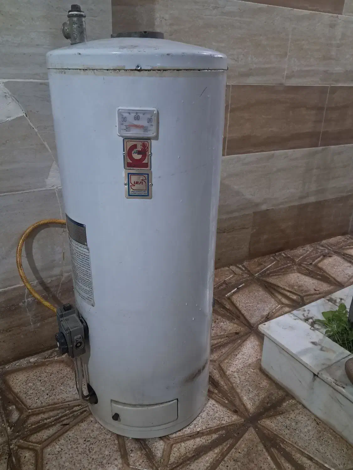 آبگرمکن مخزنی دیواری|آبگرمکن، پکیج، شوفاژ|گناباد, |دیوار