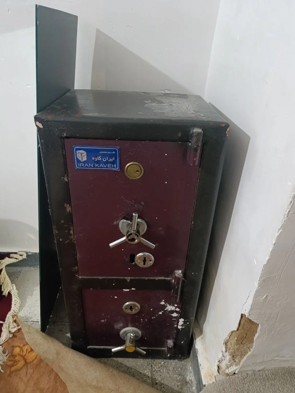 گاو صندوق|ابزارآلات|درگزین, |دیوار