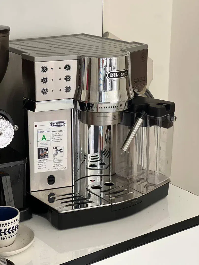 قهوه ساز دلونگی دارای مخزن شیر|سماور، چای‌ساز، قهوه‌ساز|کیش, |دیوار