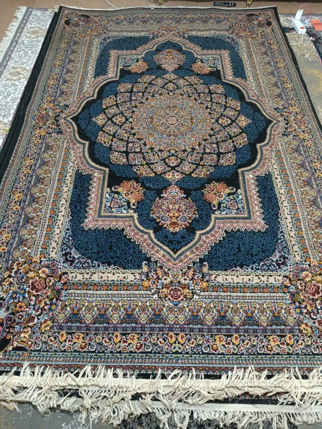 ۴ تا فرش ۶متری ۷۰۰ شانه کاملا سالم همگی باهم۱۳۹۰۰ت|فرش|مراغه, |دیوار