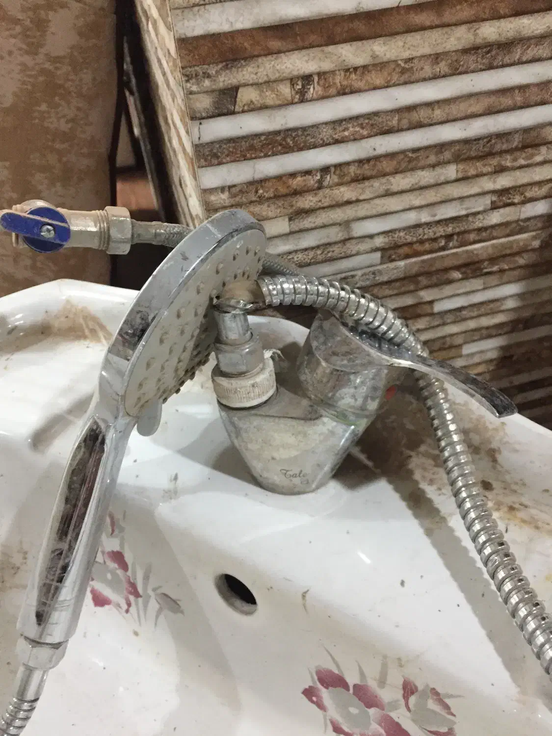 روشویی پایه دارشیراهرمی سردوگرم وسردوش|لوازم حمام|سیرجان, |دیوار