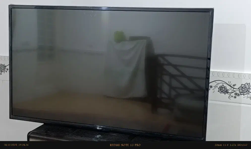 LED43اینچ|تلویزیون و پروژکتور|سیرجان, |دیوار