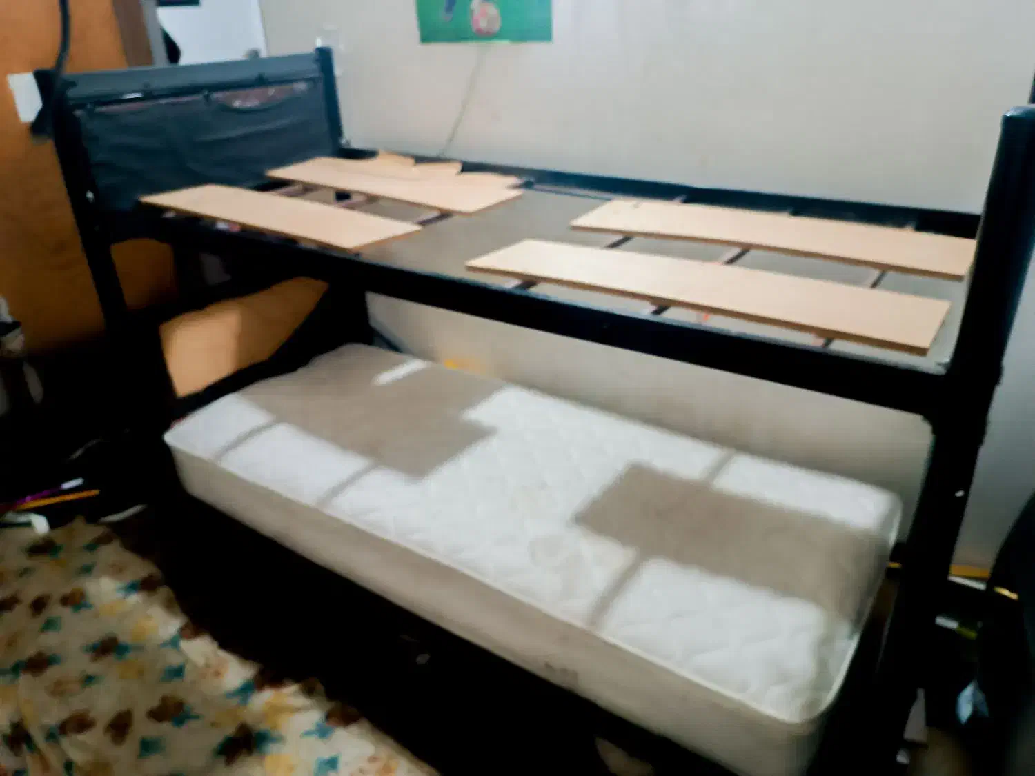 تخت دوطبقه آهنی سالم با تشک|تخت و سرویس خواب|کردکوی, |دیوار