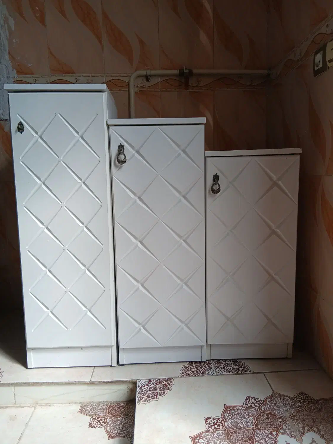 جاکفشی|جاکفشی، کمد، دراور|بم, |دیوار