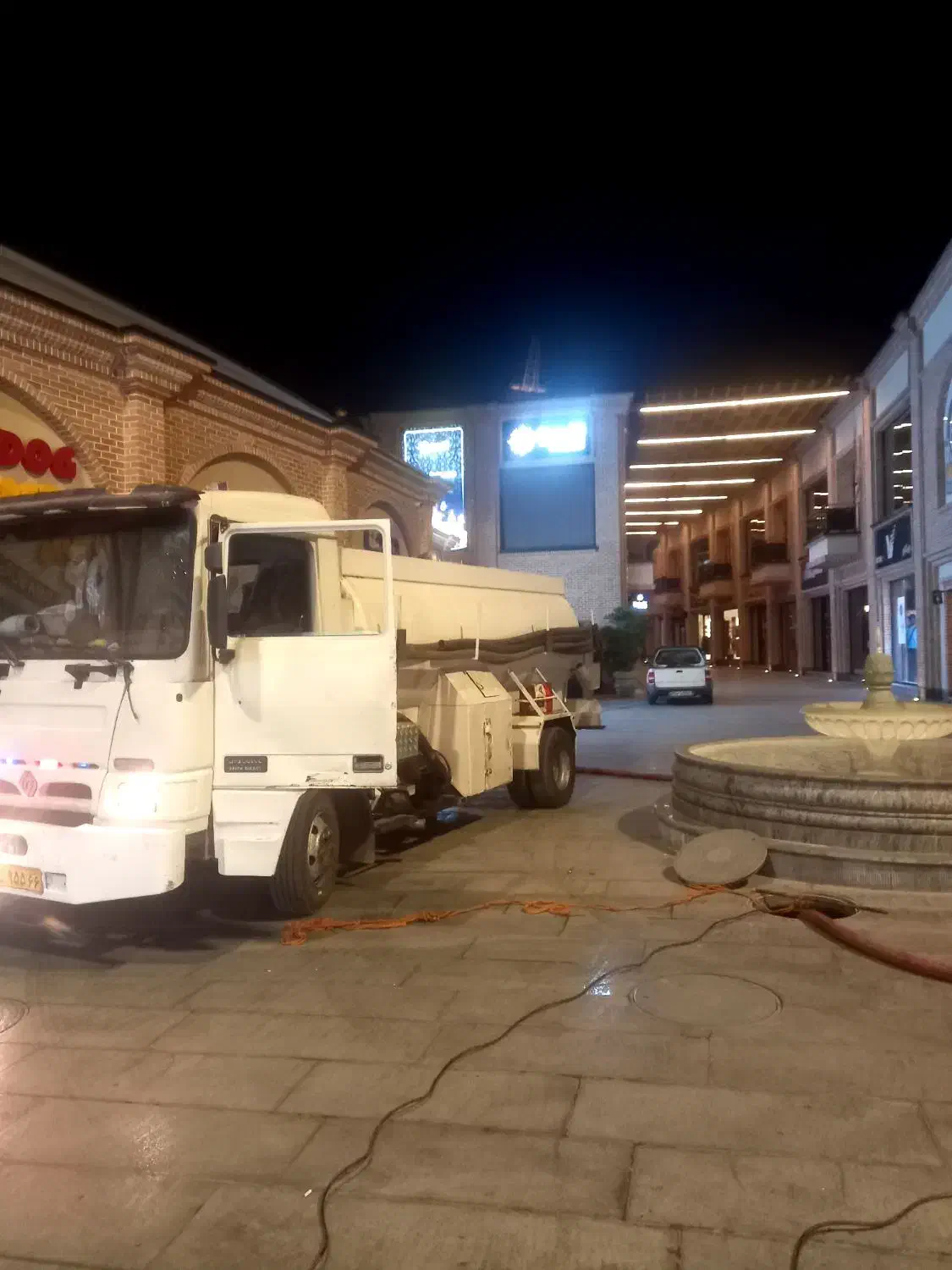 تخلیه چاه فاضلاب لایروبی سپتیک تمام نقاط تهران|خدمات پیشه و مهارت|تهران, صادقیه|دیوار