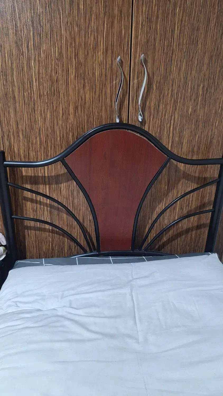 تخت یک نفره درحد نو|تخت و سرویس خواب|شاهین‌شهر, حافظ جنوبی|دیوار