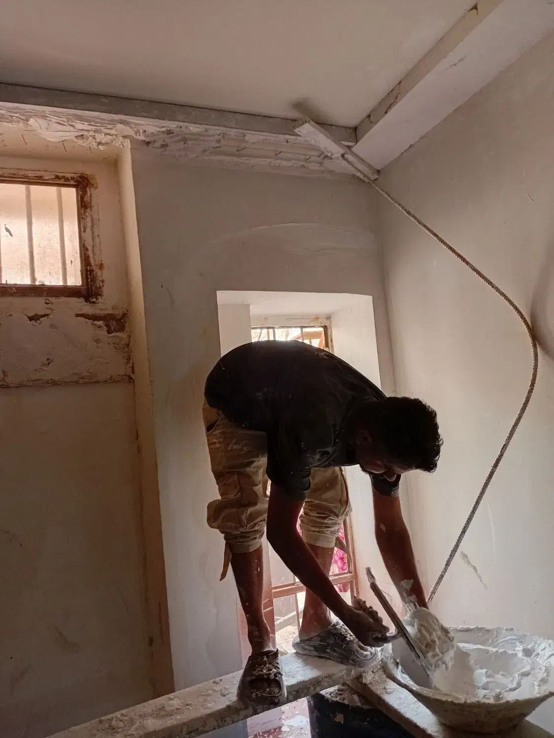 گچ کاری و لکه گیری انجام میشود|خدمات پیشه و مهارت|کرمان, |دیوار