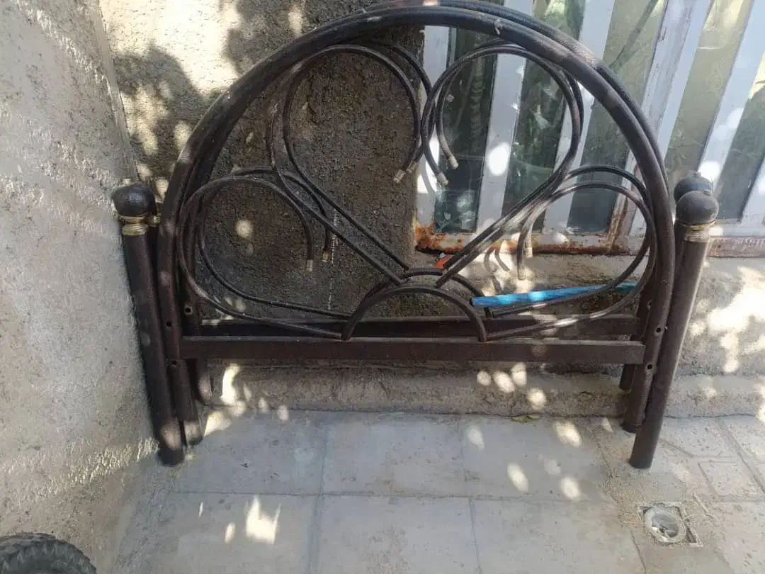 تخت آهنی|تخت و سرویس خواب|شیراز, سهلآباد|دیوار