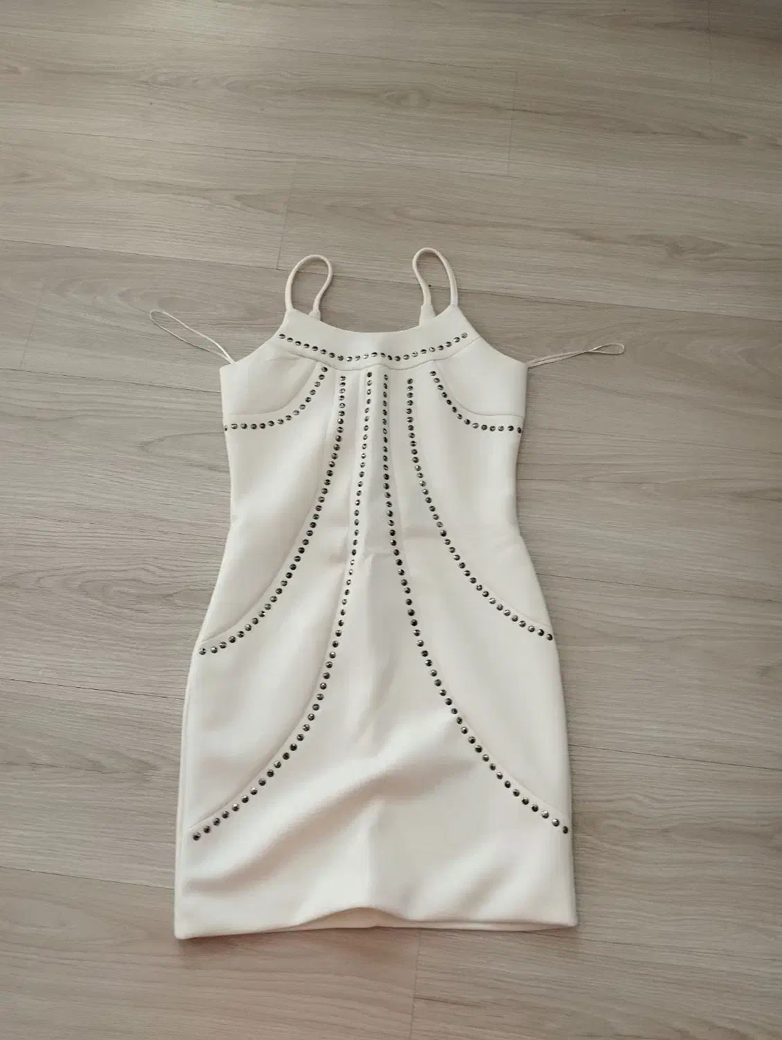 لباس های در حد نو و بعضی نو هستن|لباس|خوی, |دیوار