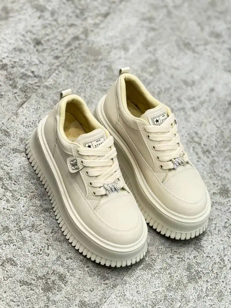 به یک نفر همکار آقا جهت کار درکفش فروشی نیازمندیم|استخدام بازاریابی و فروش|اراک, |دیوار