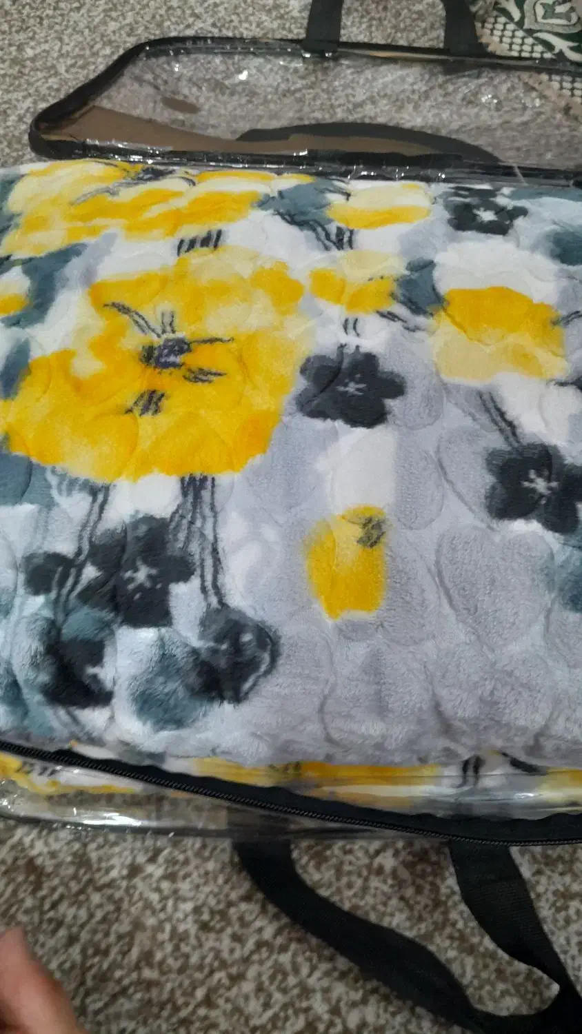 پتو هم ایرانی وهم خارجی دارم برایه فروش|رختخواب، بالش، پتو|بندر دیر, |دیوار