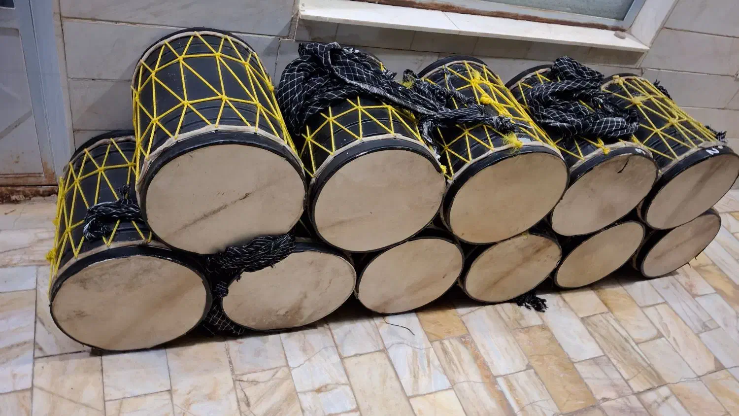 دمام|درام و پرکاشن|میبد, |دیوار