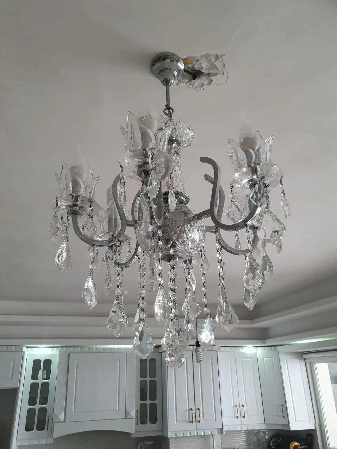 لوستر ۶ شاخه|لوستر و چراغ آویز|رشت, لاکان شهر|دیوار