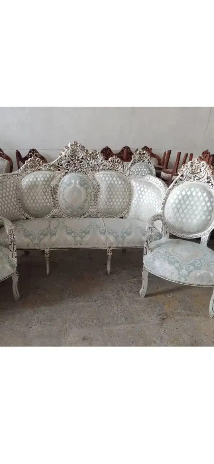 مبل کلاسیک به دلیل تغییر شغل نصف قیمت|مبلمان خانگی و میز عسلی|نوشهر, |دیوار