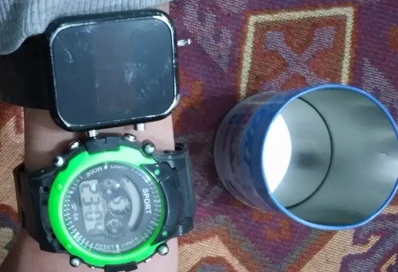 دوعدد ساعت|ساعت|تربت‌حیدریه, منظر|دیوار