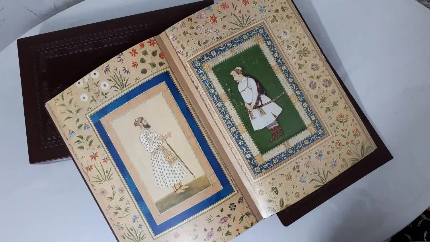 مرقع هند و ایرانی|کتاب و مجله تاریخی|ملارد, |دیوار