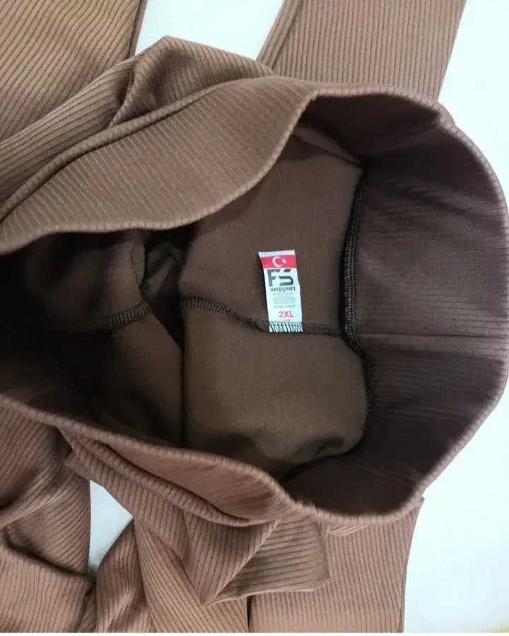 لگ‌ کبریتی تو کرکی|لباس|میانه, |دیوار