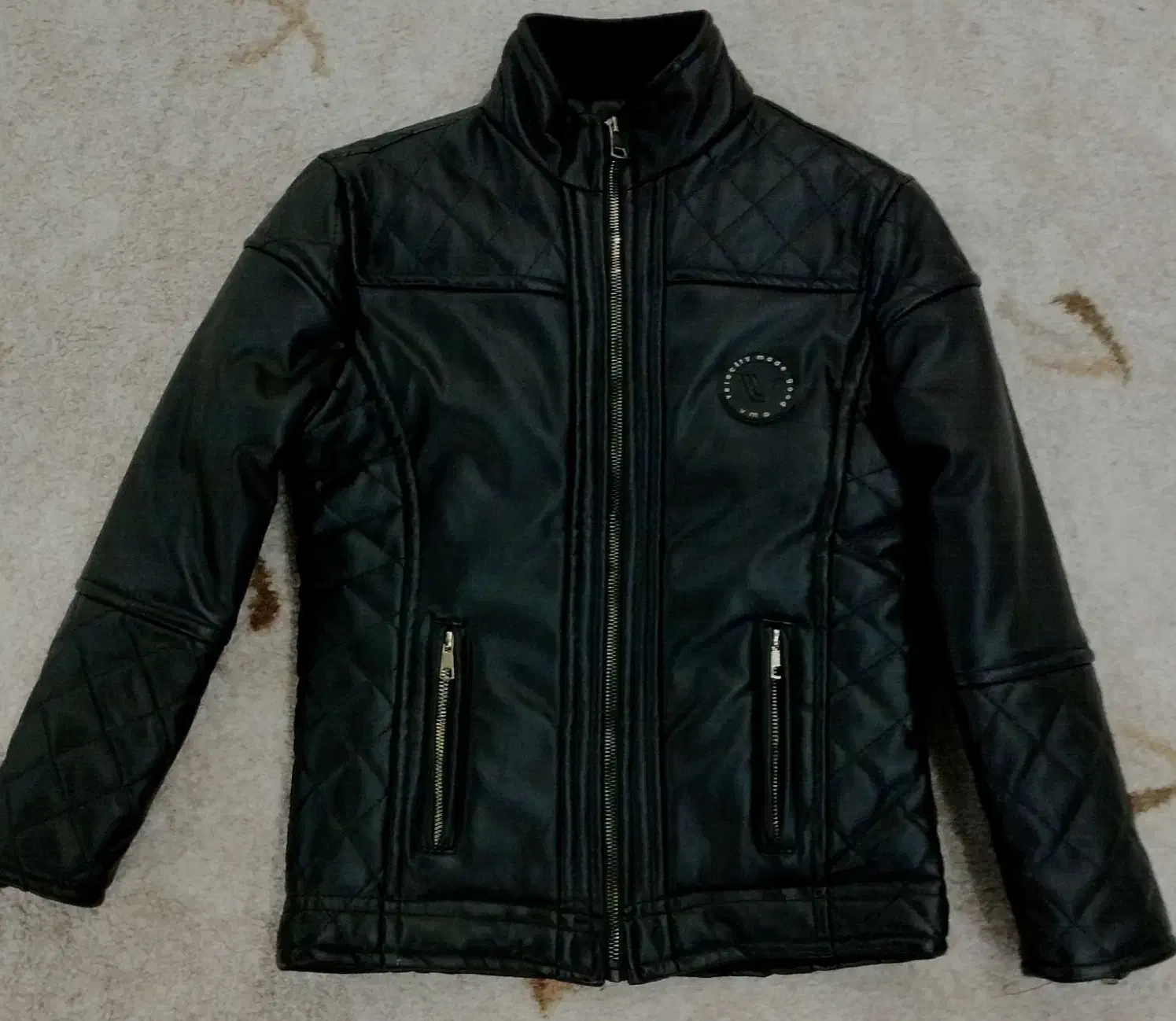 کت چرم|لباس|بندر کنگان, |دیوار