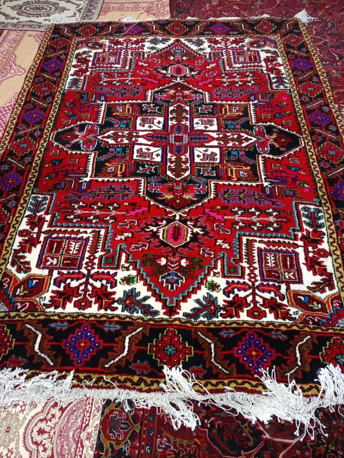یک‌جفت‌نه‌متربارماخ‌توخوش قیچی‌بیچیم بافنده|فرش|تبریز, |دیوار