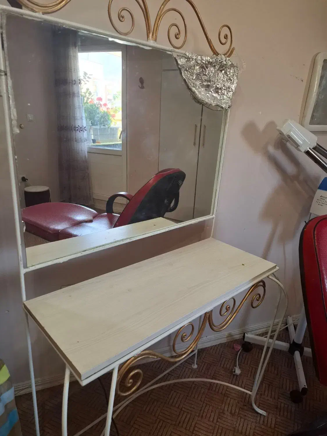 دوتا صندلی و‌میز آرایش|صندلی و نیمکت|زرقان, |دیوار