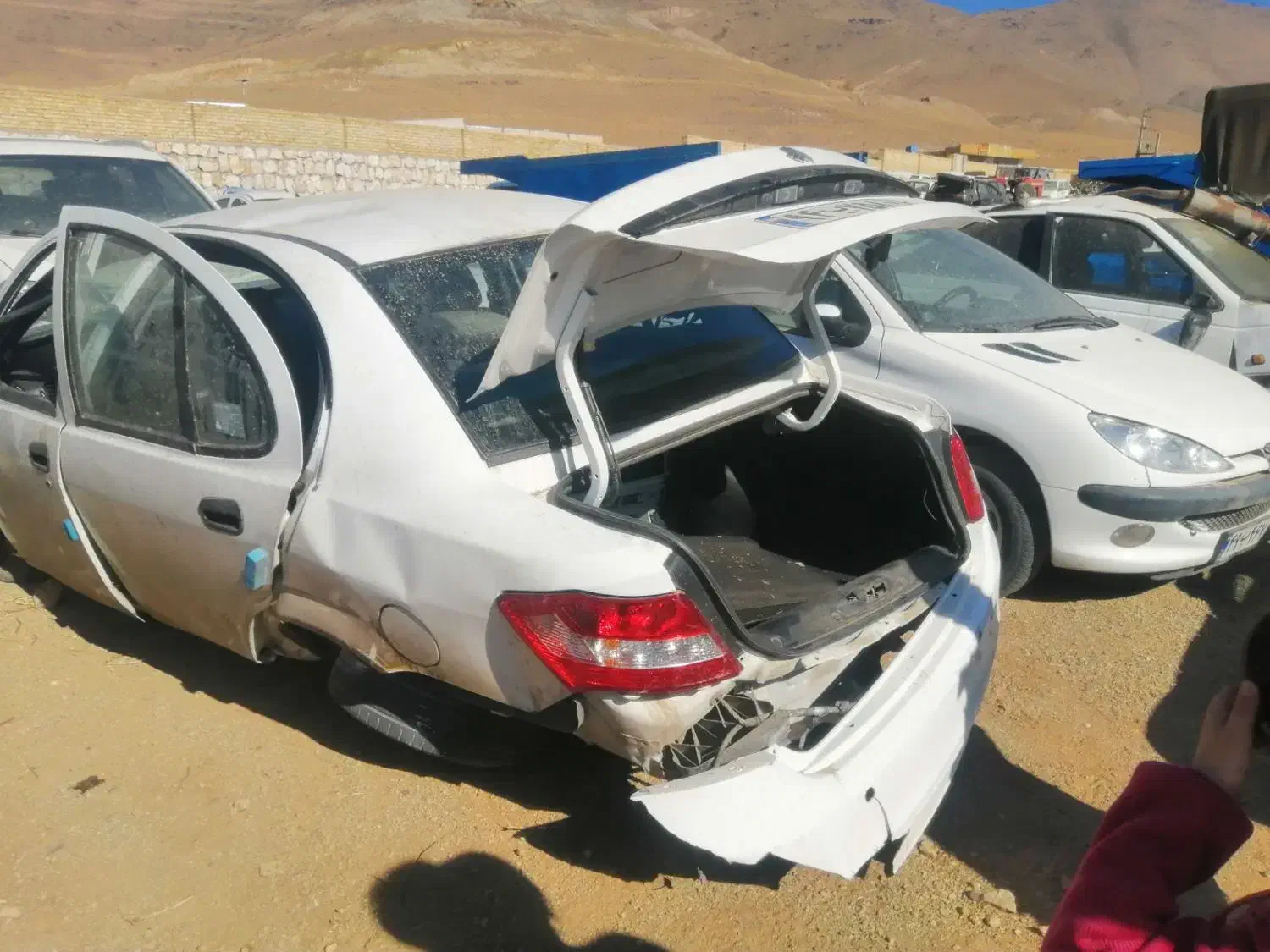 فروش ساینا تصادفی ۴۰۱|خودرو سواری و وانت|نهاوند, |دیوار