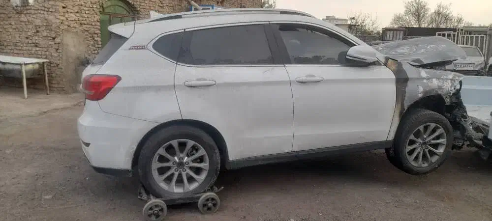 فروش معاوضه HAVAL هاوال سفید H2 ۱۳۹۷ تصادفی|خودرو سواری و وانت|تهران, شادآباد|دیوار