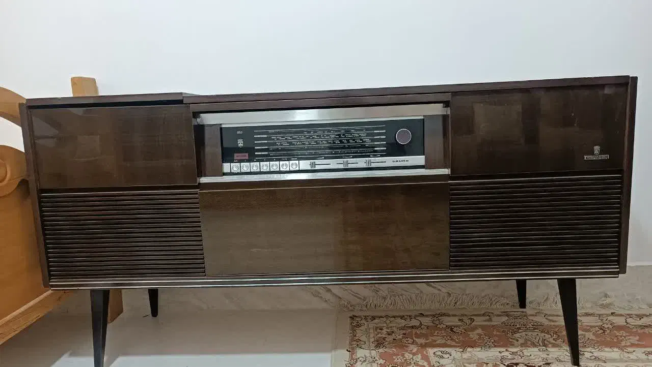 رادیو گرام کمدی پایه دار|کلکسیون اشیاء عتیقه|خلیل آباد, |دیوار