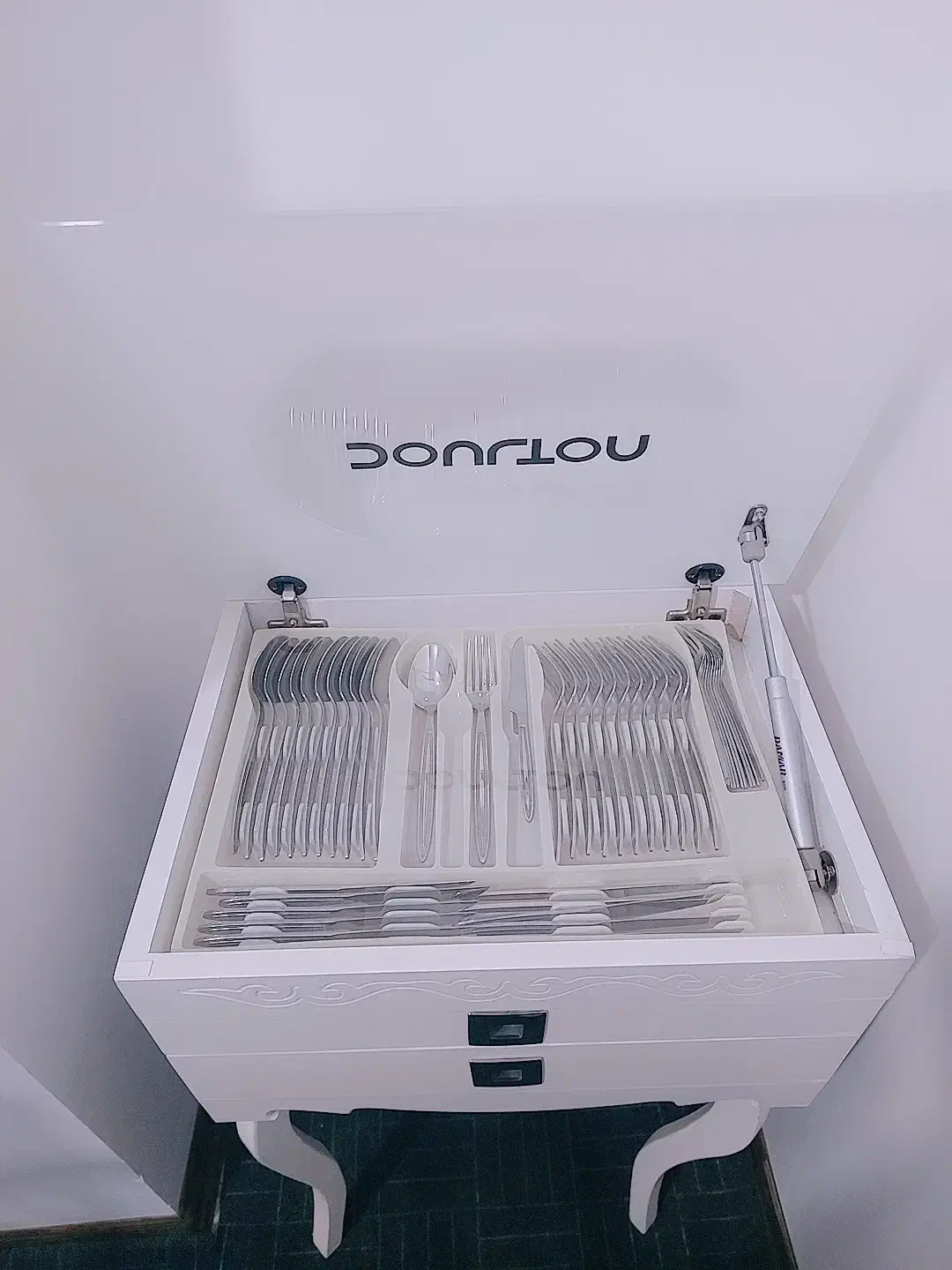 کنسول و جای قاشق و چنگال پایه دار مناسب جهیزیه|بوفه، ویترین، کنسول|قم, شهدا|دیوار