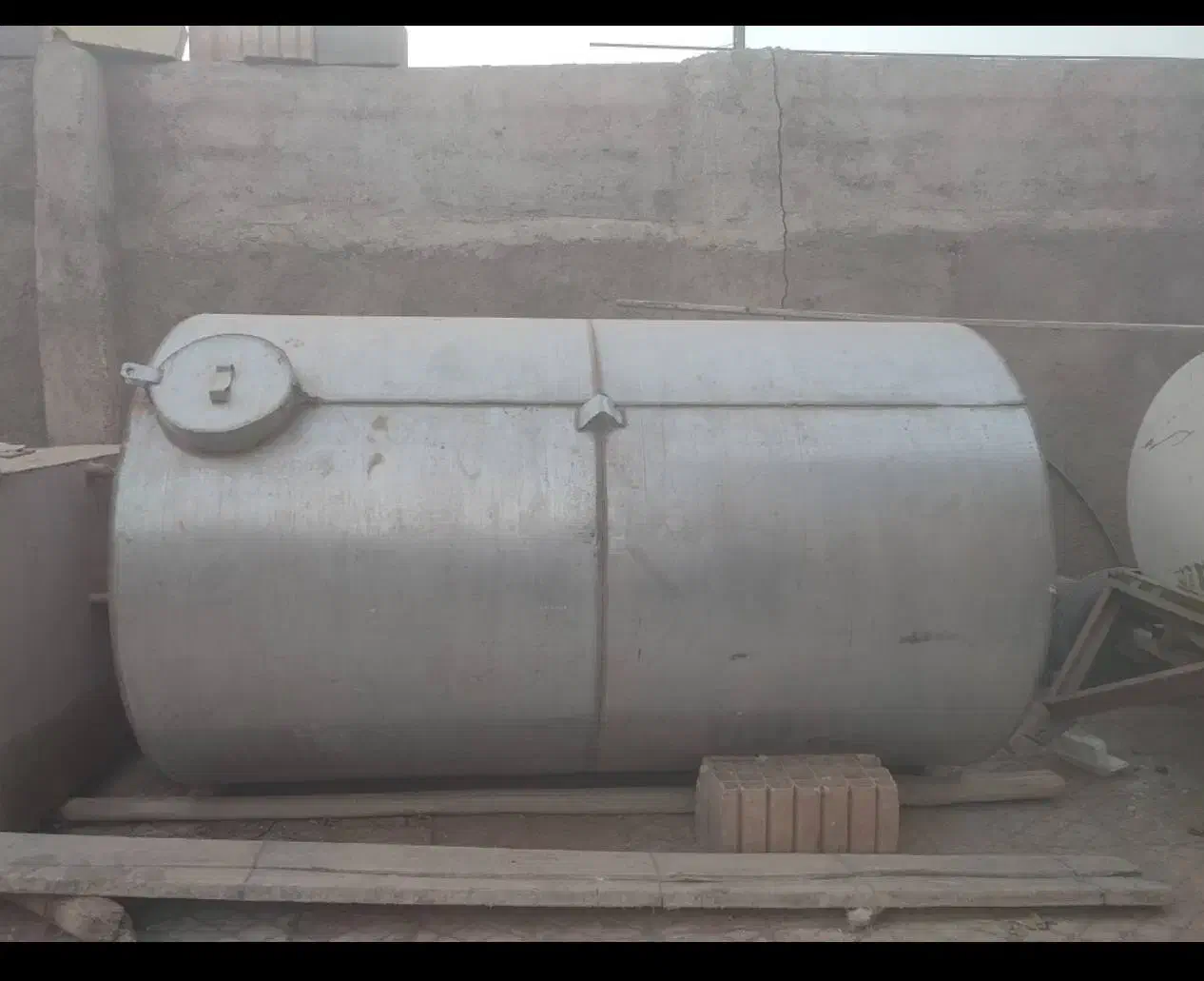 تانکر چرخدار و تانکر ثابت|مصالح و تجهیزات ساختمان|تربت جام, والفجر|دیوار