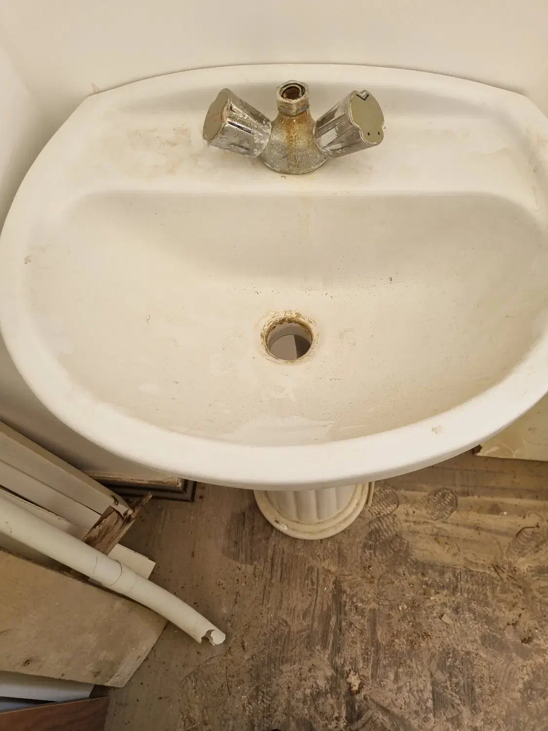 روشویی پایه دار و سنگ توالت ایرانی|لوازم سرویس بهداشتی|بندرعباس, |دیوار