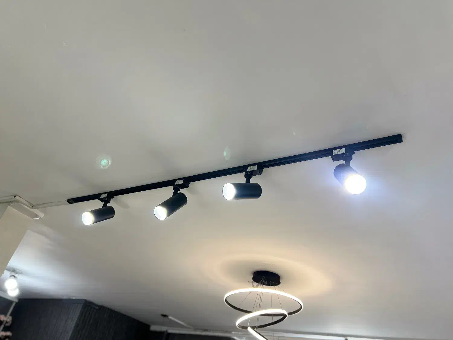 یه تعداد کلید پریز و لامپ و سه شعله و سیم کشی برق|مصالح و تجهیزات ساختمان|فومن, |دیوار