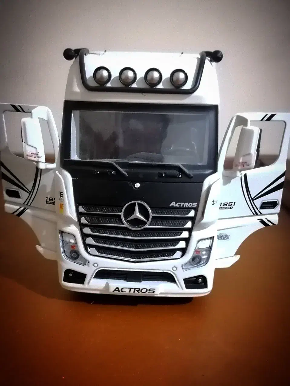 ماکت اصلی کشنده بنز آکتروس|کلکسیون و سرگرمی|پرند, فاز ۶|دیوار