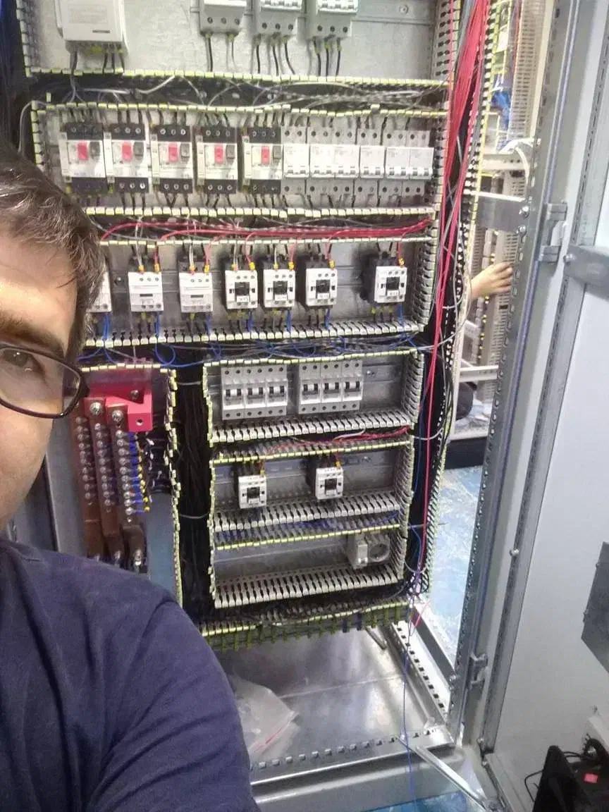 برقکار صنعتی  ساخت و بازسازی تابلو برق|خدمات پیشه و مهارت|رباط‌کریم, رباط‌کریم|دیوار