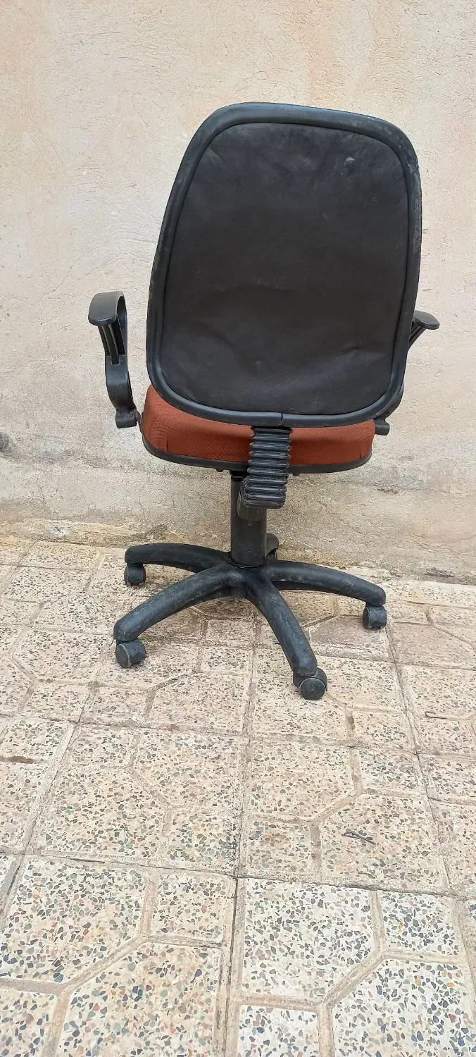 صندلی گردون|صندلی و نیمکت|میانه, |دیوار