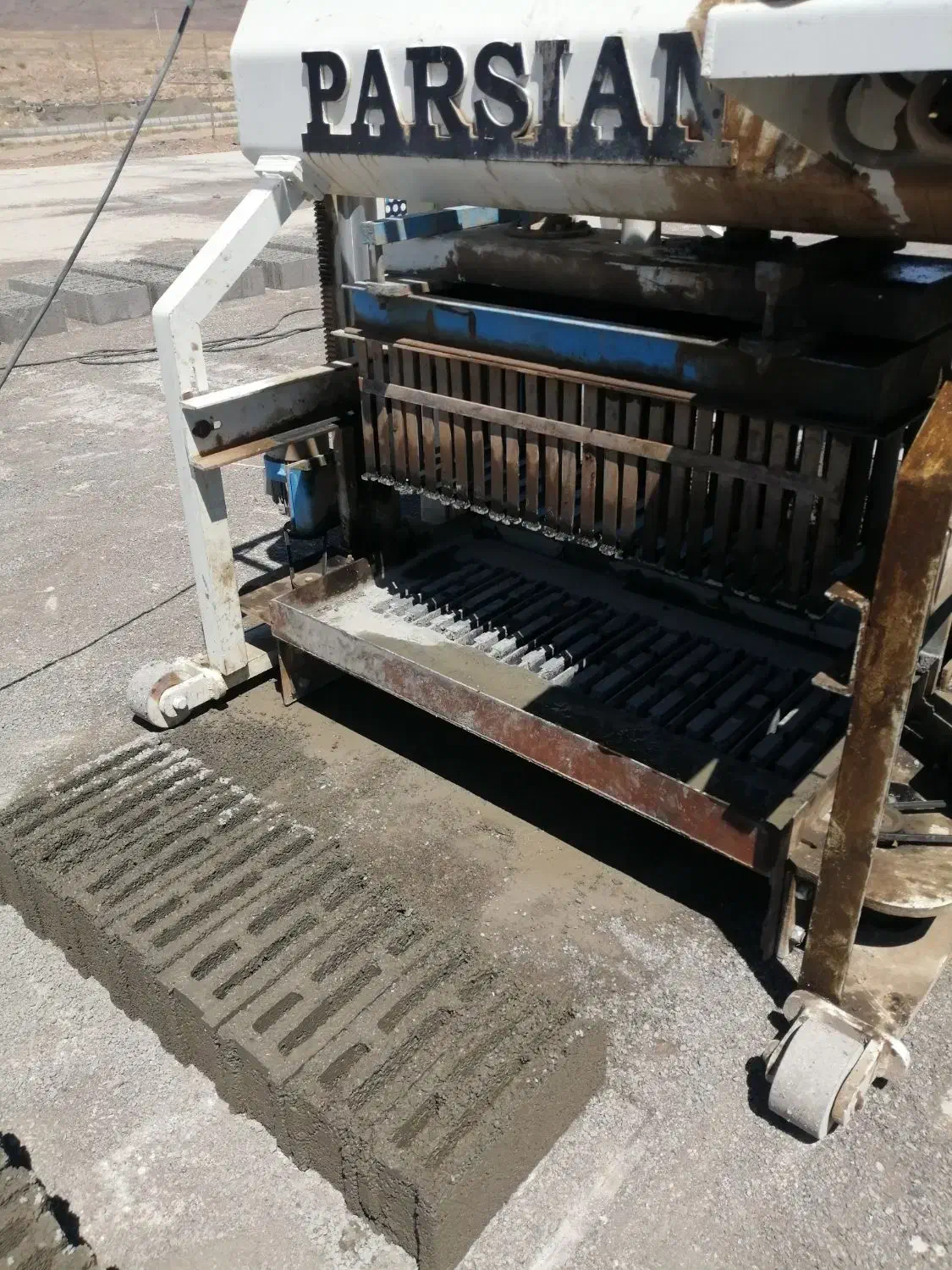 واگذاری دستگاه بلوکه زنی تمام اتوماتیک|ماشینآلات صنعتی|مشهد, احمدآباد|دیوار