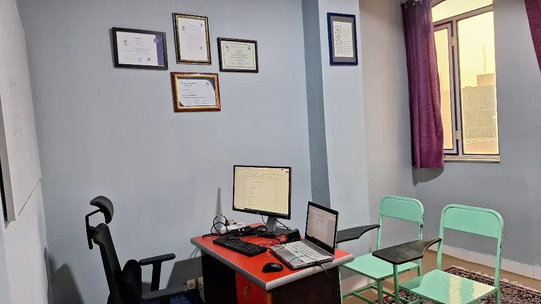 زبان خصوصی بزرگسال|خدمات آموزشی|میانه, |دیوار