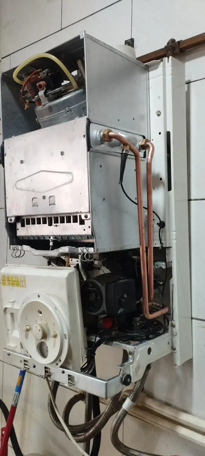 تعمیرات و نصب انواع پکیج و آبگرمکن های دیواری|آبگرمکن، پکیج، شوفاژ|بروجن, |دیوار